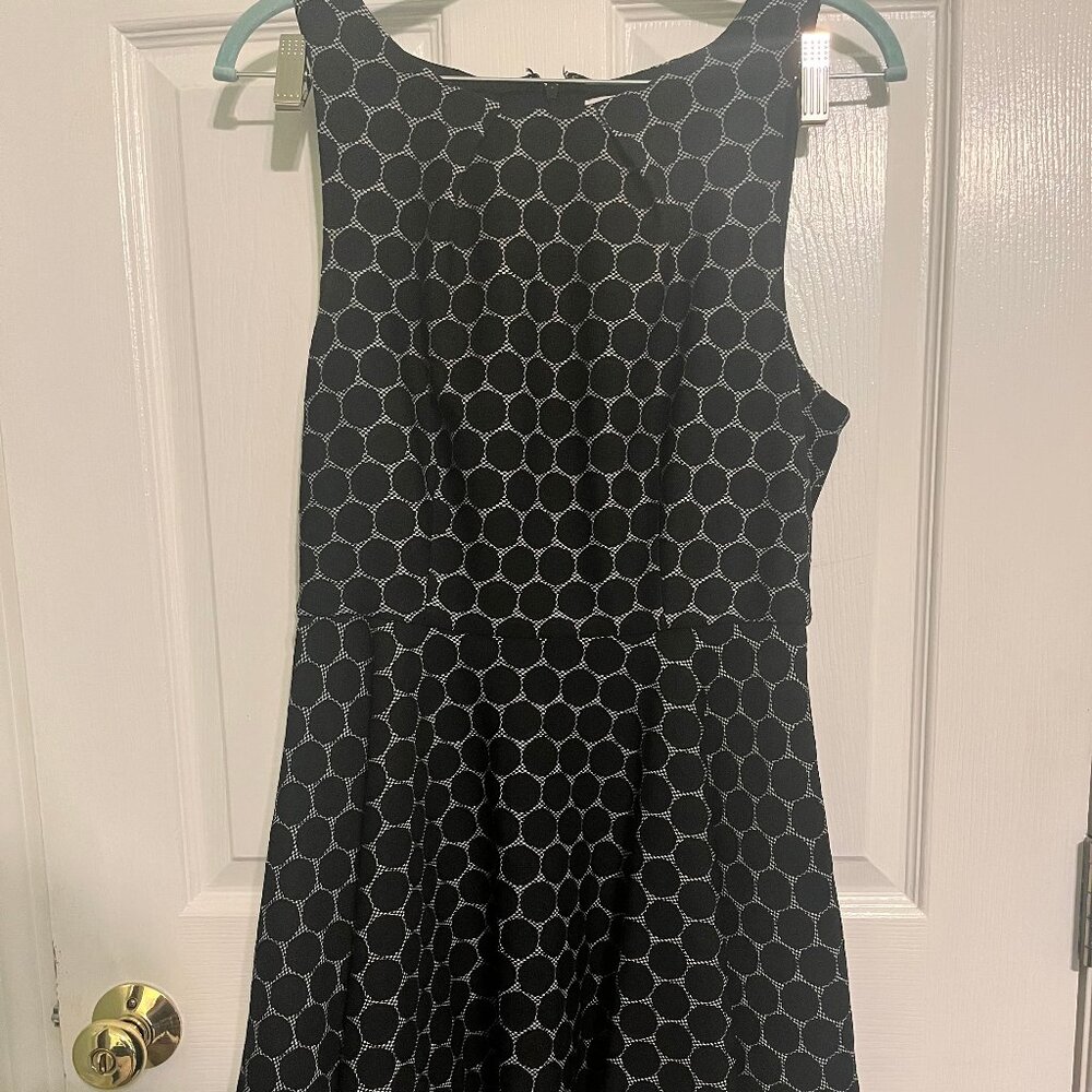 Black and White Size 8 Dress by Elle